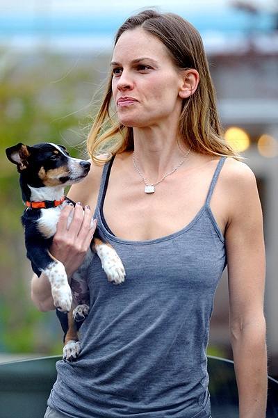 ТОП-10 голливудских звезд презирающих бюстгальтер 