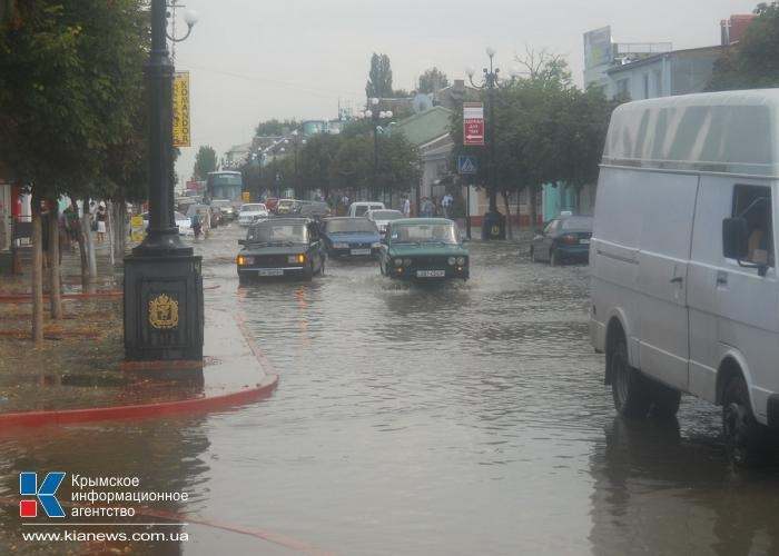 Центр Керчі затопив сильна злива