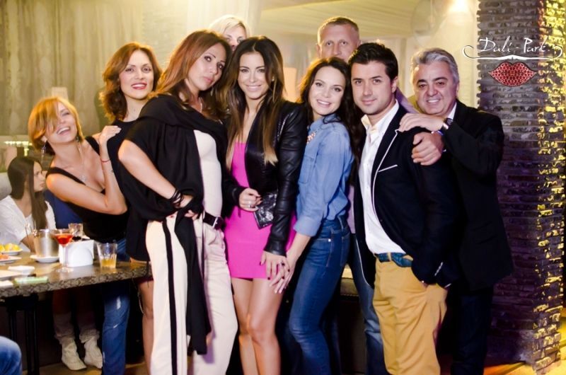 Ани Лорак оторвалась на танцполе под присмотром мужа