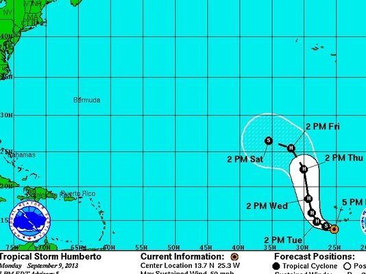 Тропический шторм "Умберто" в Атлантике угрожает перерасти в ураган