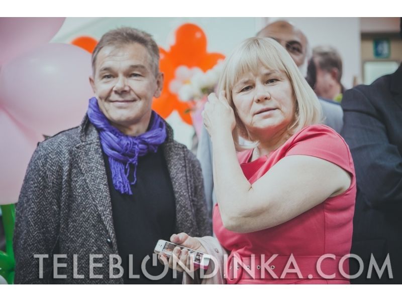 Камалию торжественно выписали из роддома с дочерьми