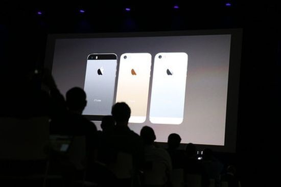 Apple представила iPhone 5S и iPhone 5C