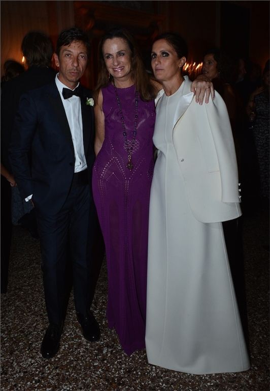 Звезды кино надели роскошные наряды на бал Valentino 