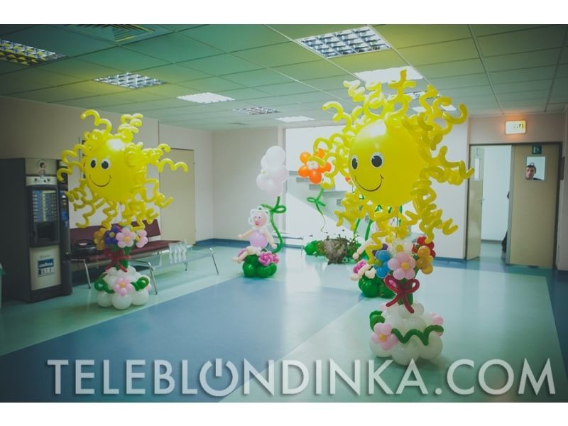 Камалию торжественно выписали из роддома с дочерьми