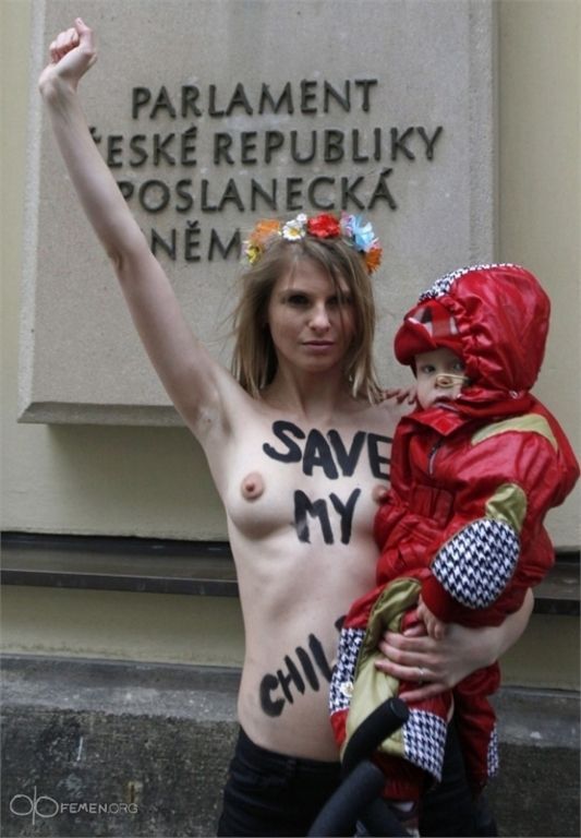 Українська порноактриса отримала притулок у Чехії
