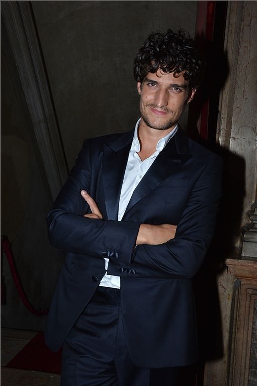 Звезды кино надели роскошные наряды на бал Valentino 