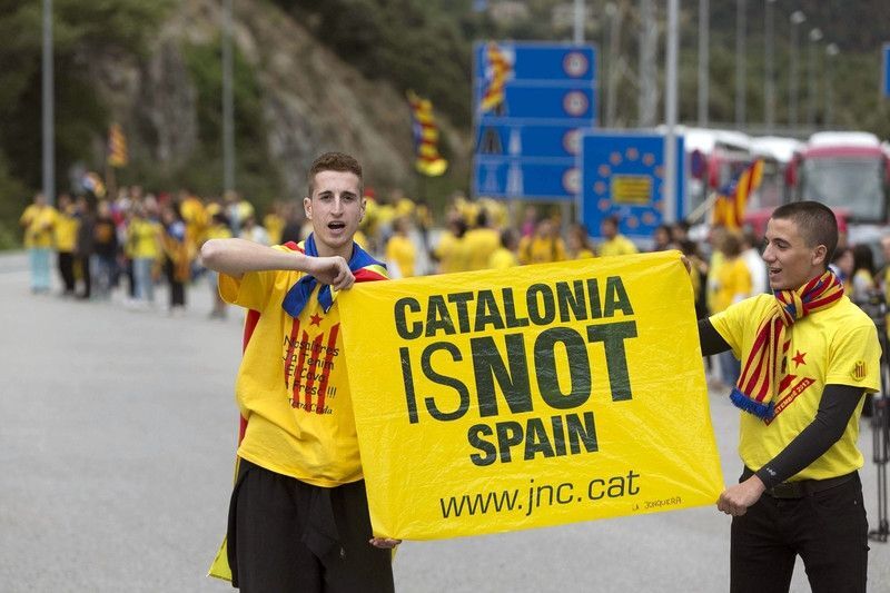 У Каталонії пройшли масштабні акції прихильників відділення від Іспанії