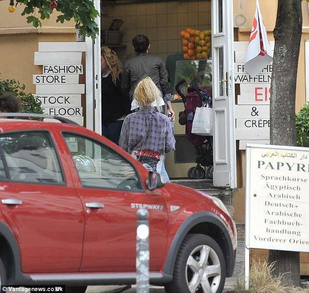 Кристен Стюарт шокировала лысоватым пробором