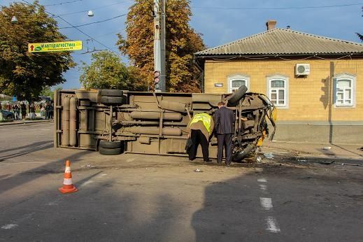 В Сумах иномарка влетела в маршрутку: 2 жертвы, 15 пострадавших