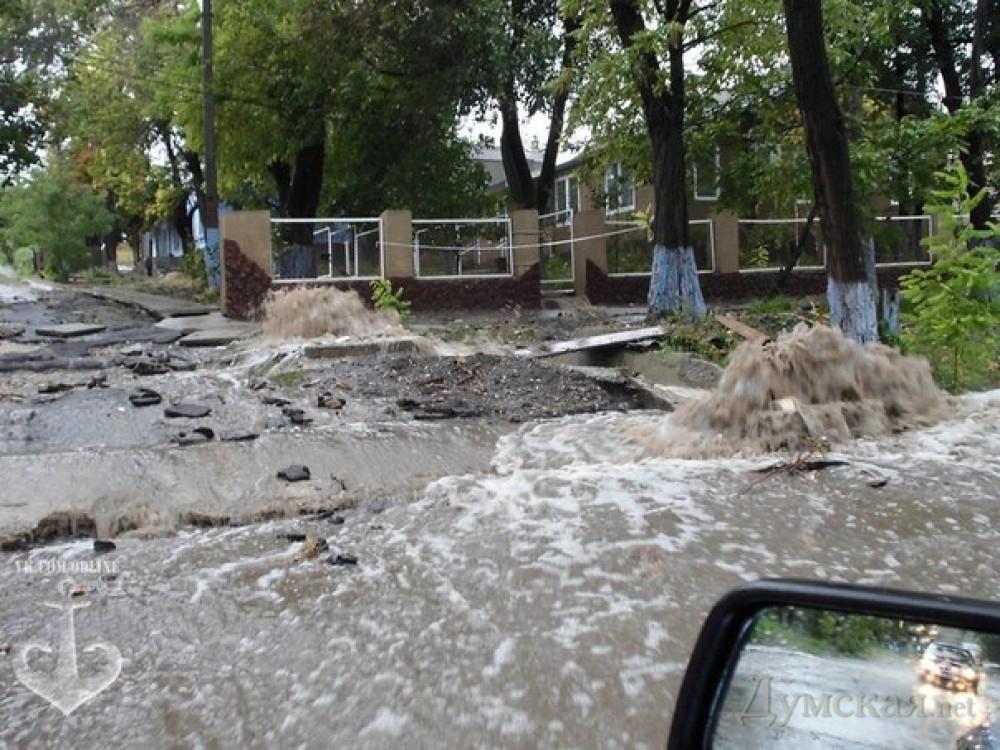 На Одещині прорвало дамбу: йде евакуація людей