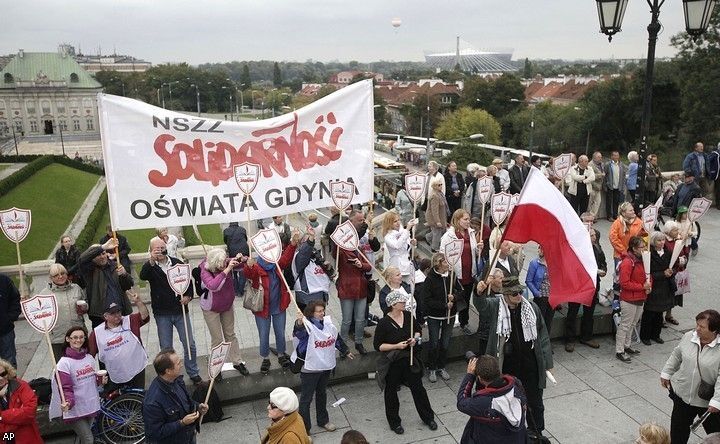 В Варшаве сто тысяч человек митингуют против правительства Туска