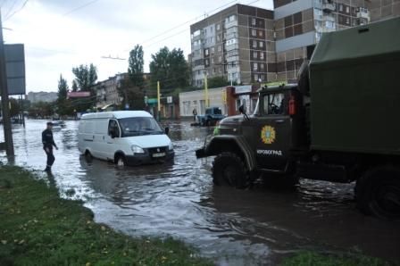 Потоп в Кировограде: люди ходили по пояс в воде