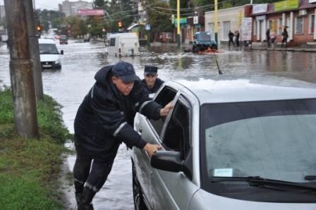 Потоп в Кировограде: люди ходили по пояс в воде