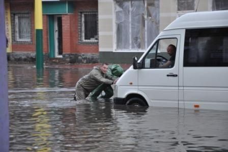 Потоп в Кировограде: люди ходили по пояс в воде