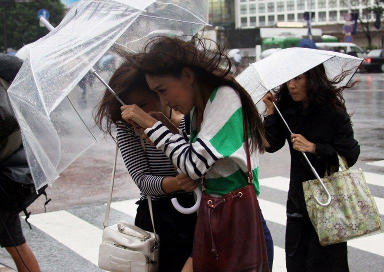 На японском острове Хонсю свирепствует тайфун "Мань-йи"