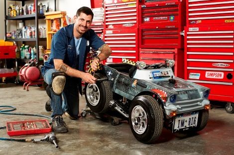Американец построил самое маленькое в мире дорожное авто