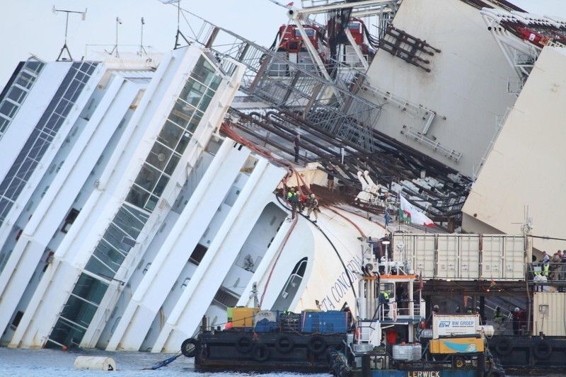 Началась операция по подъему Costa Concordia 