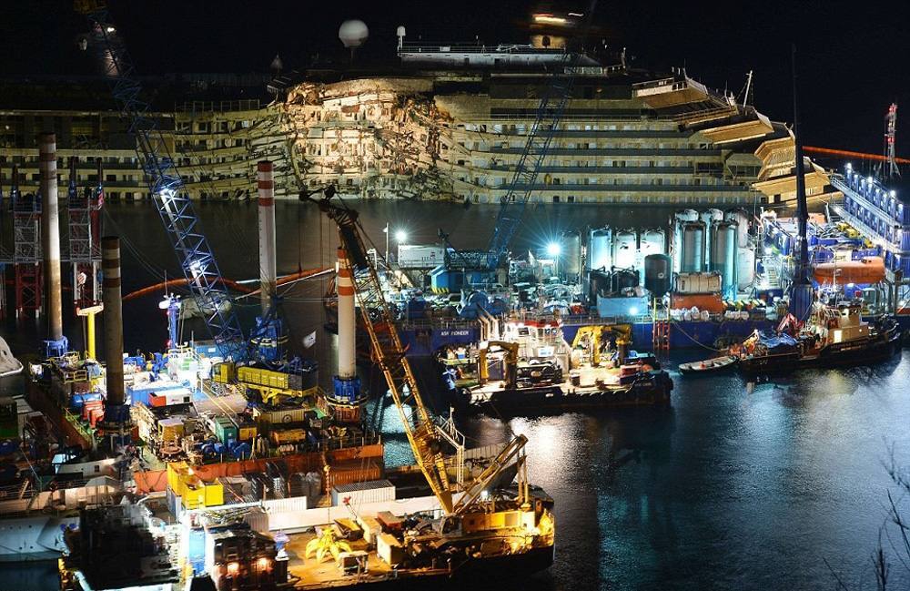 Подъем лайнера Costa Concordia завершен