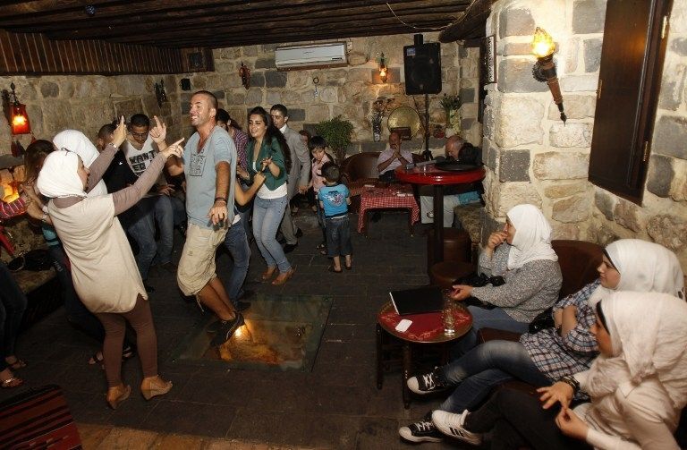 Сирийские танцы за пределами войны