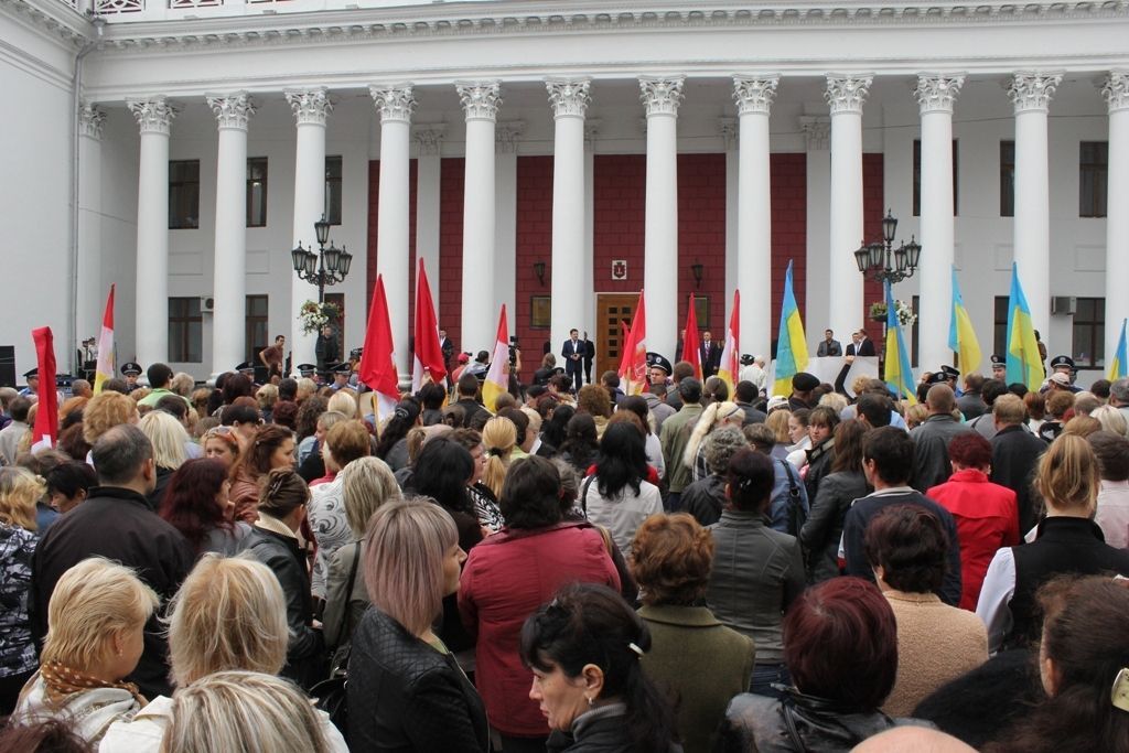 Боротьба за узбережжя загострюється. Одесити на стороні мера Костусєва