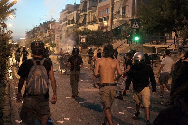 В Греции протесты антифашистов переросли в столкновения с полицией