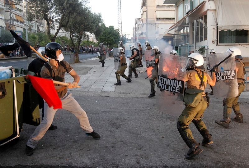 У Греції протести антифашистів переросли в зіткнення з поліцією