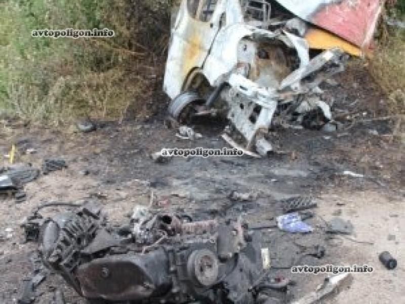 На Тернопольщине молоковоз уничтожил автобус: есть жертвы