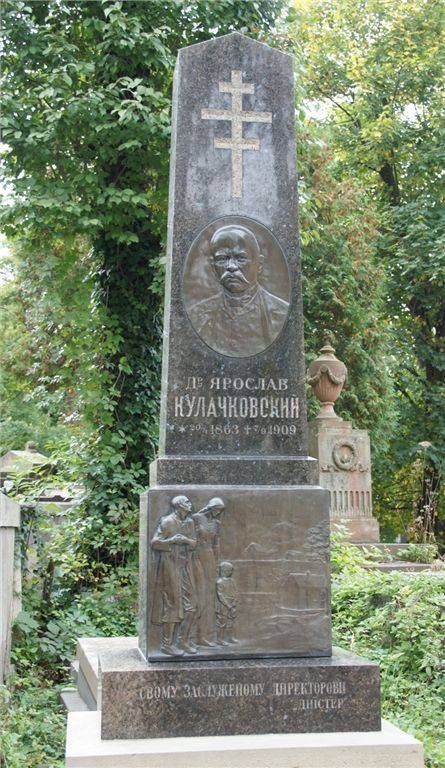 По ту сторону Личаківського кладовища 
