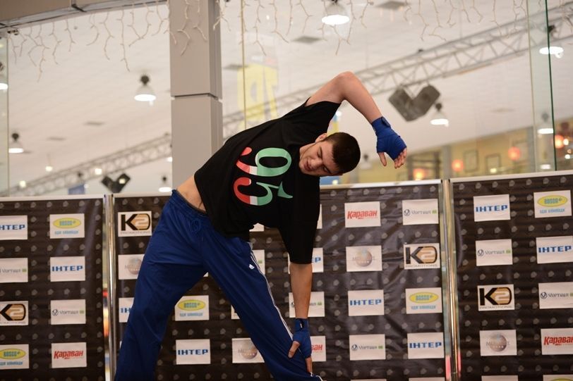 Участники боксерского турнира в Харькове провели открытую тренировку 