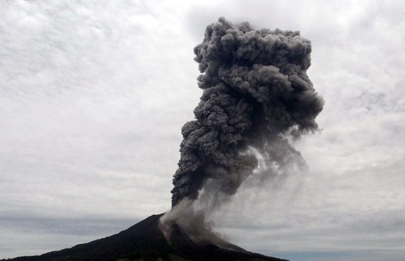Виверження вулкана в Індонезії: евакуйовано більше 15 тис. чоловік