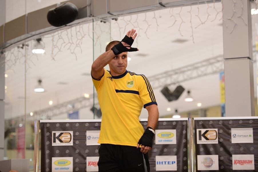 Участники боксерского турнира в Харькове провели открытую тренировку 