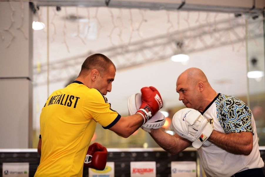 Участники боксерского турнира в Харькове провели открытую тренировку 