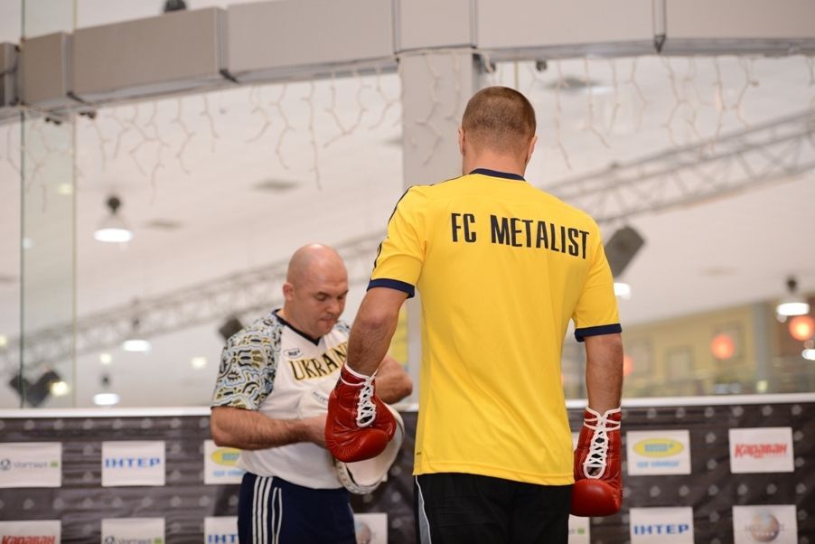 Участники боксерского турнира в Харькове провели открытую тренировку 