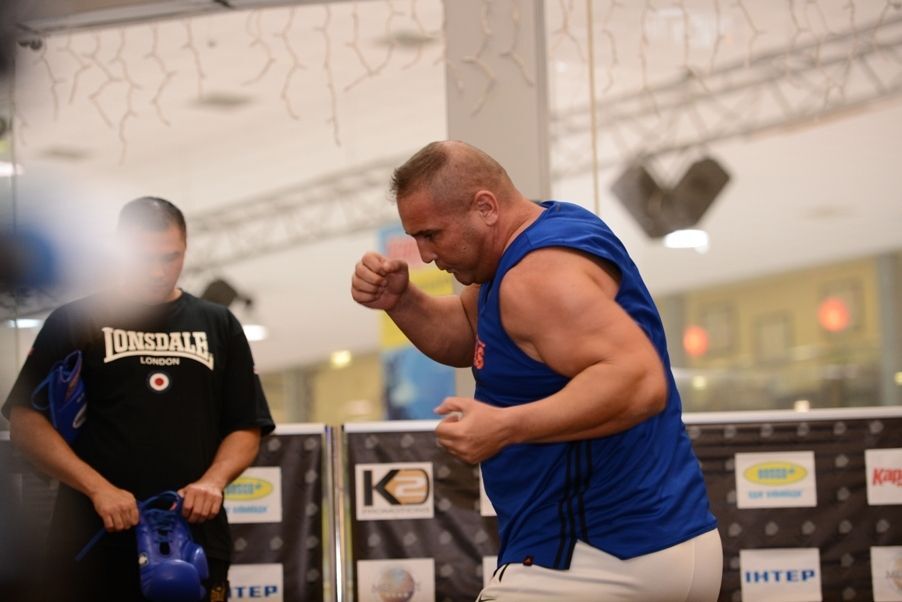 Участники боксерского турнира в Харькове провели открытую тренировку 