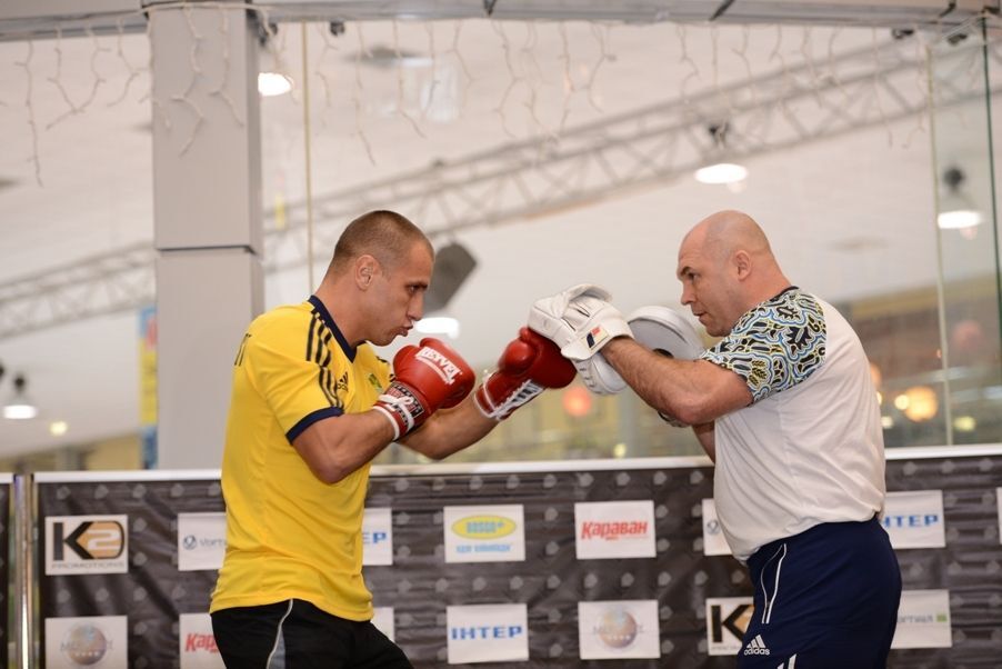 Участники боксерского турнира в Харькове провели открытую тренировку 