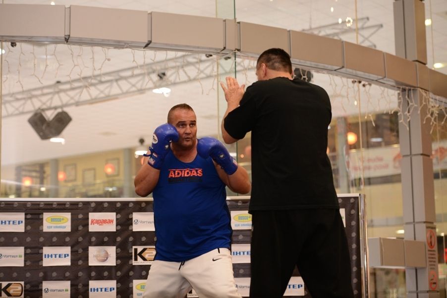 Участники боксерского турнира в Харькове провели открытую тренировку 