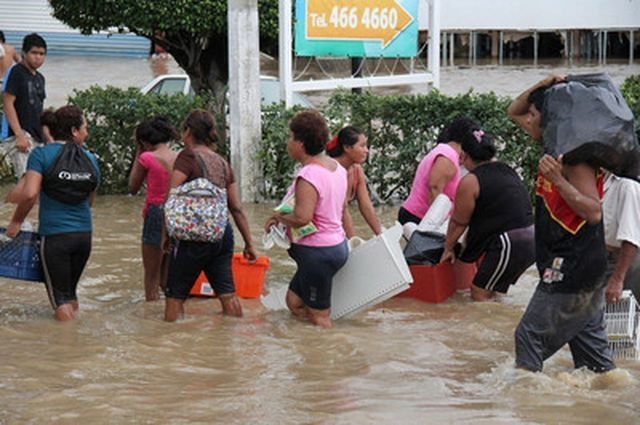 Более 100 человек погибли из-за наводнений в Мексике