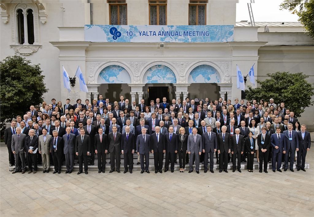 Саммит в Ялте: выступление Азарова и дискуссии экспертов