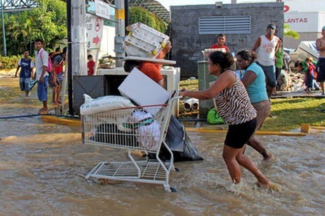 Более 100 человек погибли из-за наводнений в Мексике