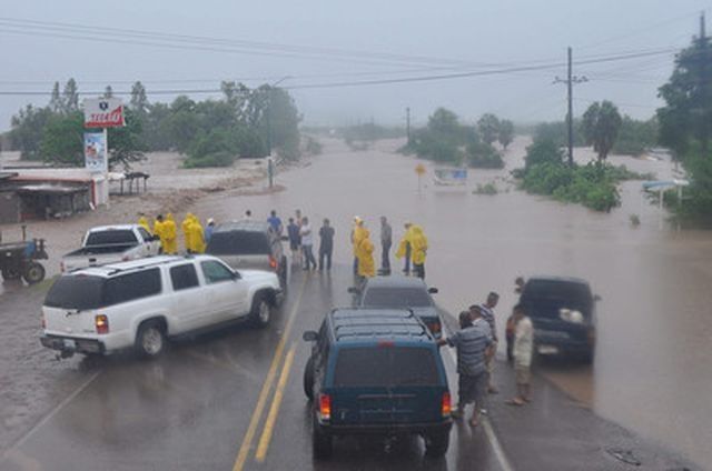 Более 100 человек погибли из-за наводнений в Мексике