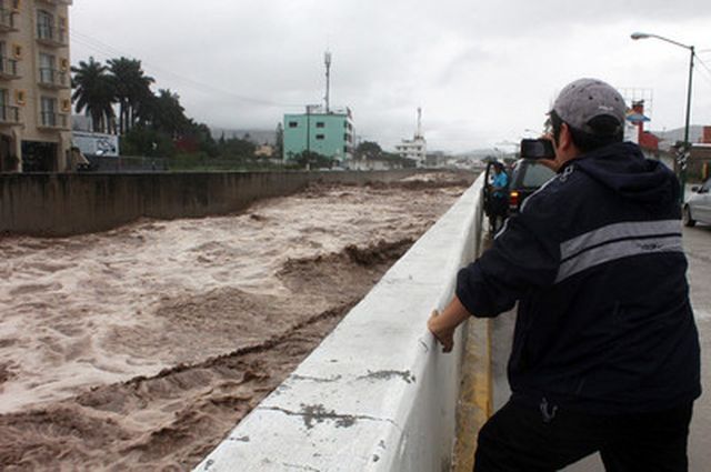Понад 100 людей загинули через повені в Мексиці