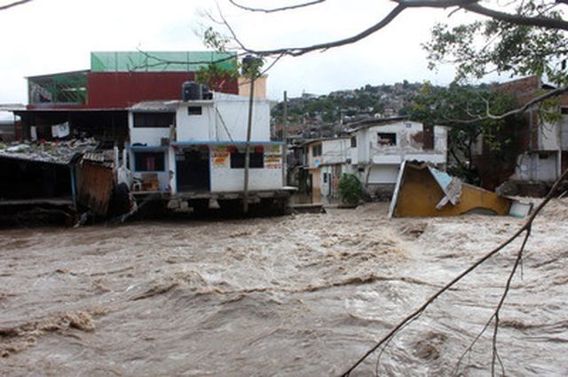 Понад 100 людей загинули через повені в Мексиці