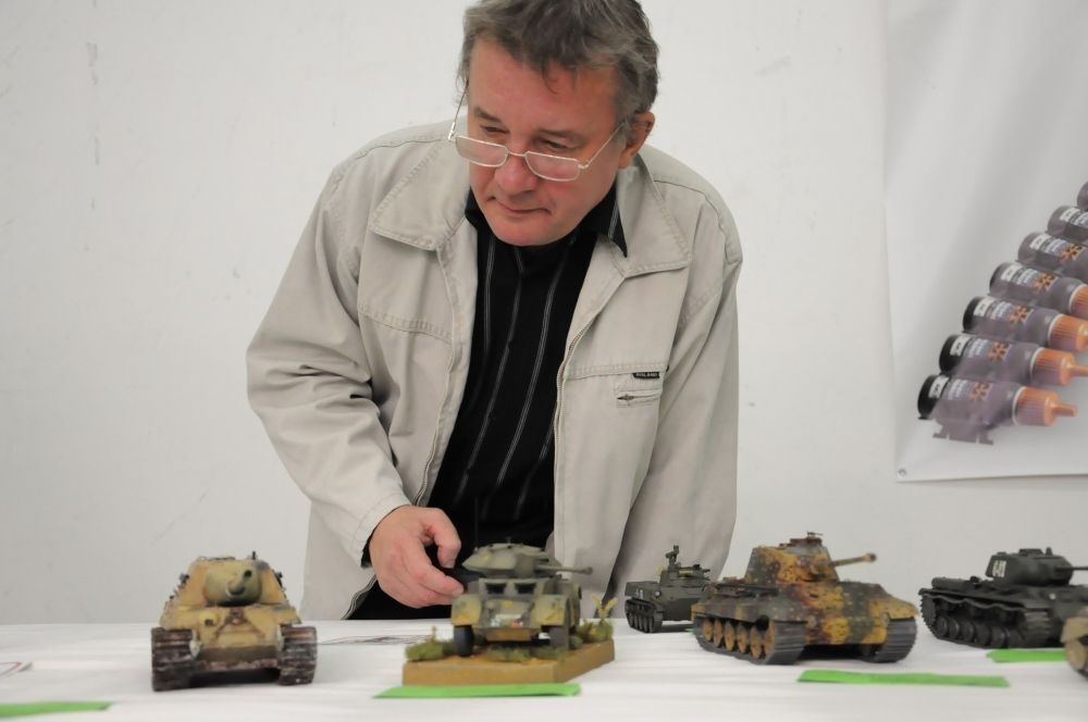 Во Львове прошла выставка масштабных моделей военной техники
