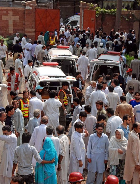Взрыв у христианской церкви в Пакистане унес жизни полсотни человек