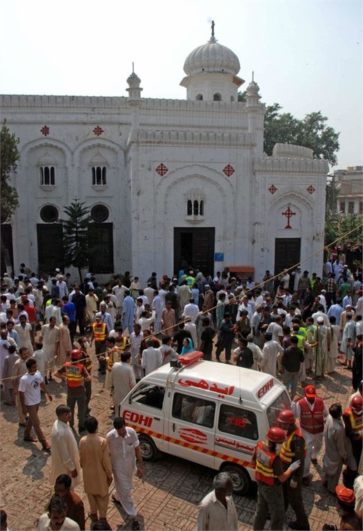 Взрыв у христианской церкви в Пакистане унес жизни полсотни человек