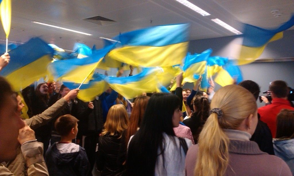 Сборную Украины в аэропорту встречали десятки болельщиков