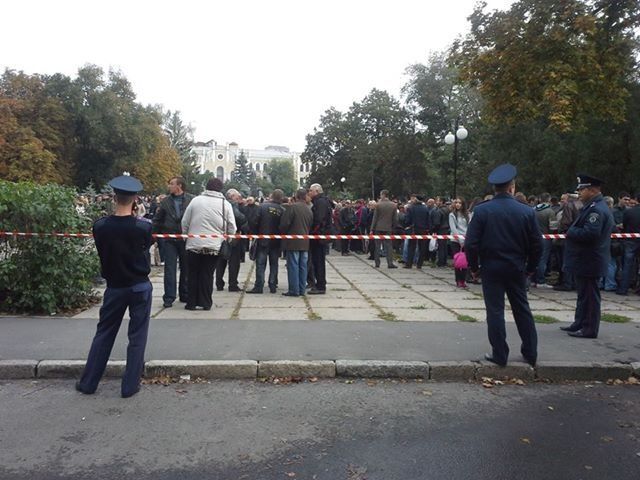 Тимошенко під лікарнею чекають автозак, "Беркут" і два автобуси міліції