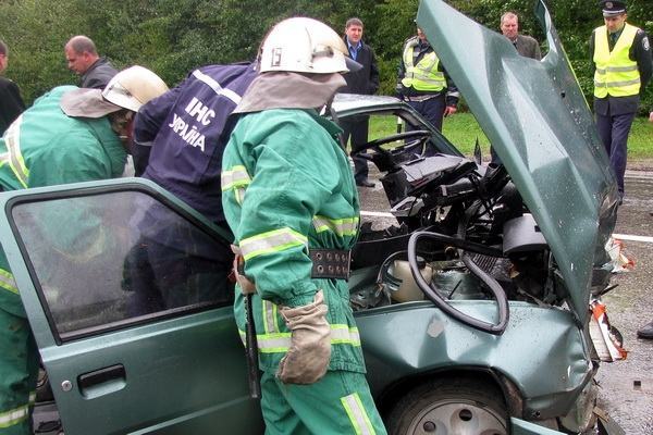 На Тернопольщине столкнулись "девятка" и "Славута": 4 пострадавших