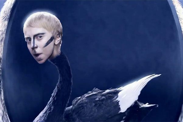 Леди Гага и Адам Ливайн поссорились в Твиттере