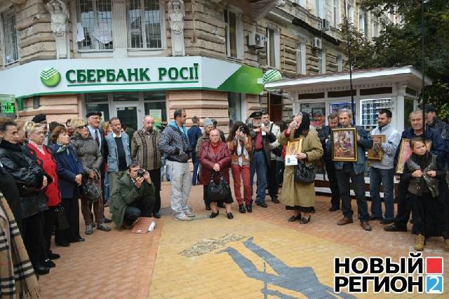 В Одессе открыли скандальный памятник "Тень Пушкина"